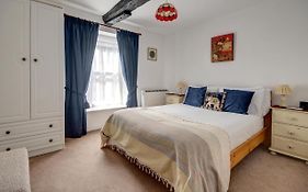 Katrinas Apartment By Treetop Property